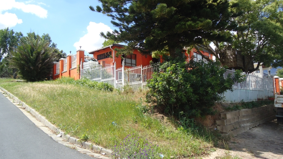 8 Bedroom Property for Sale in Cloetesville Western Cape